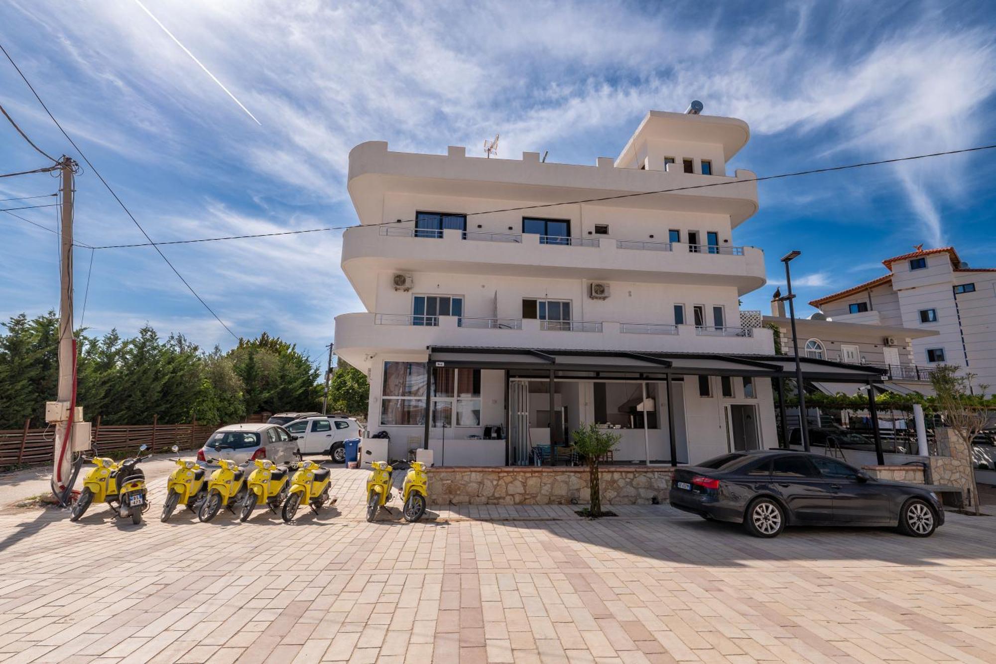 Rest Hour Hotel Ksamil Exterior photo