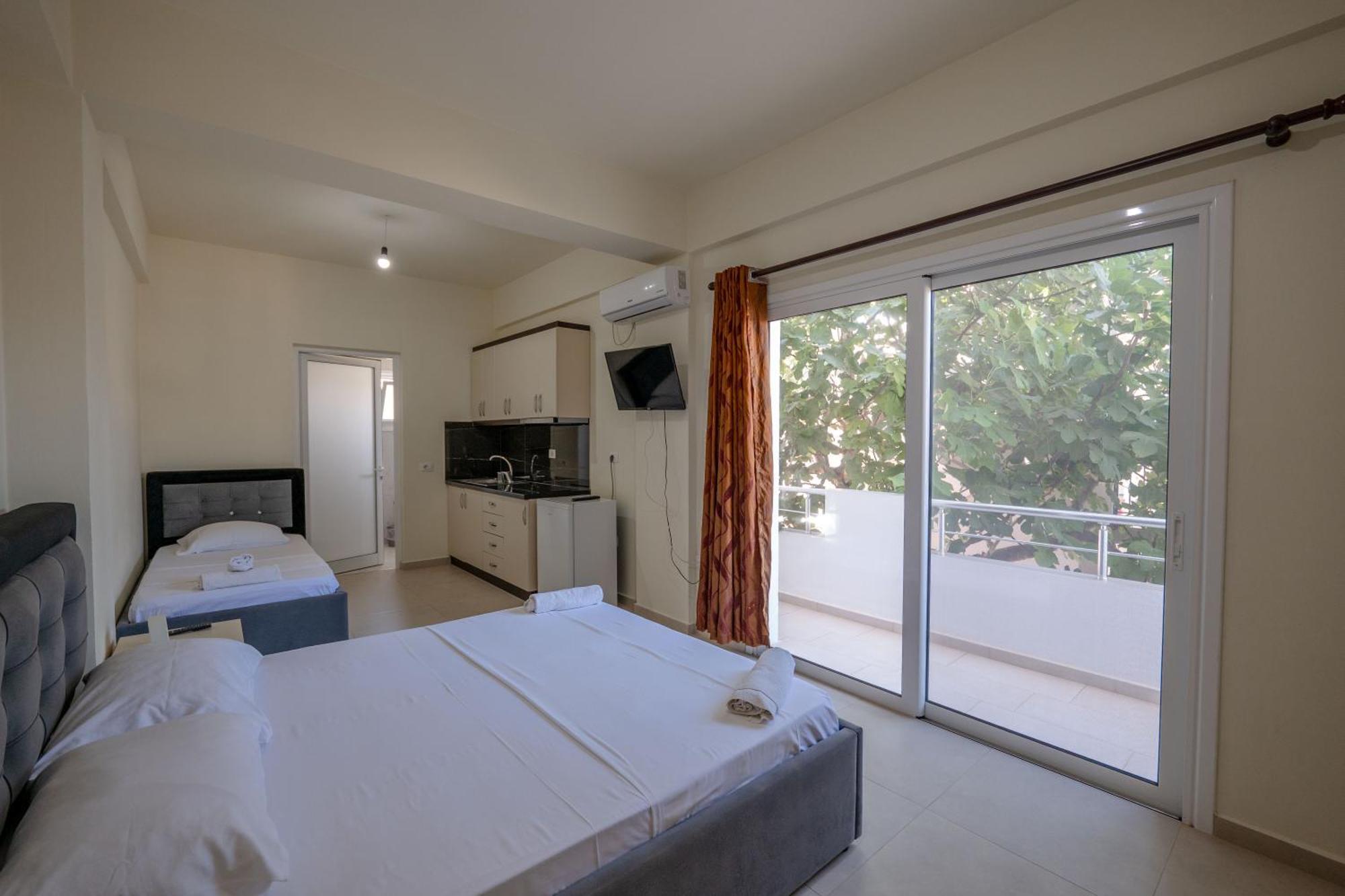 Rest Hour Hotel Ksamil Exterior photo