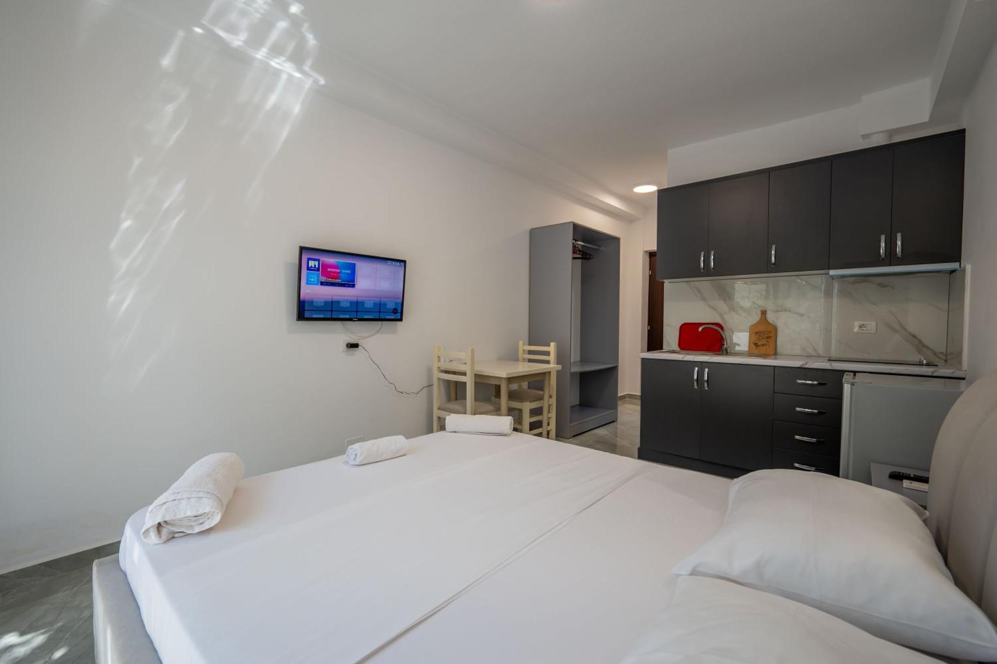 Rest Hour Hotel Ksamil Exterior photo