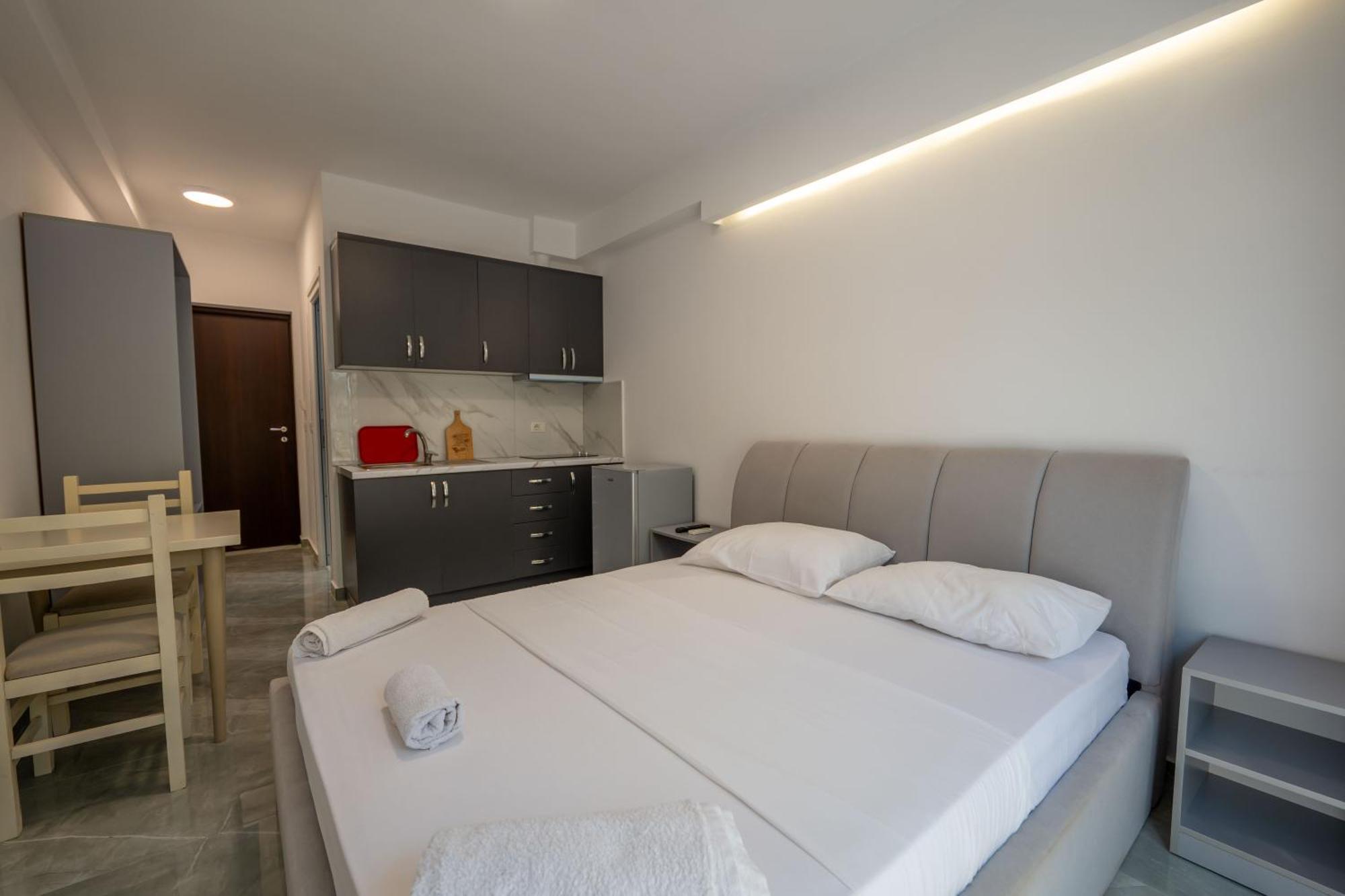 Rest Hour Hotel Ksamil Exterior photo